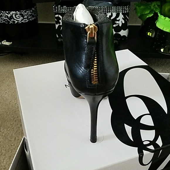 Like new Bootie/Shoes - Picture 2 of 4